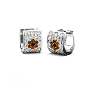 Eleganti Orecchini a Perno con Fiore in Oro Bianco e Cristalli, Stile Classico in Argento 925 per Uso Quotidiano Femminile - Product Image 1