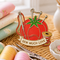 Fabricant chinois de broches en métal personnalisées, broches de revers en émail à motif de dessin animé mignon (tomate), vente en gros pour vêtements