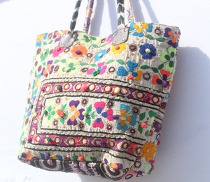 Sac à bandoulière ethnique indien brodé à la main style Banjara, léger, doublure en coton, fermeture éclair, pour usage quotidien féminin - Product Image 3