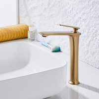 Grifo de lavabo ecológico, válvula de cerámica de un solo mango de latón, mezclador de aireador de ahorro de agua cromado para cocina y salón de Hotel