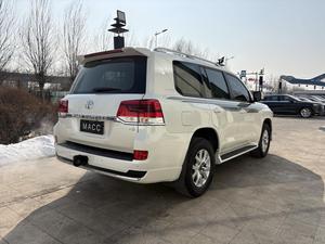 Toyota <span class=keywords><strong>Land</strong></span> <span class=keywords><strong>Cruiser</strong></span> 2019 4.0L SUV Importación Paralela Volante a la Izquierda Cuero Oscuro Transmisión Automática Excelente - Product Image 5