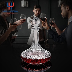 Elegante decantador de vino de cristal de 1400ML para bodas hecho a mano con logotipo personalizado y grabado sin plomo presentado en una caja de regalo - Product Image 2