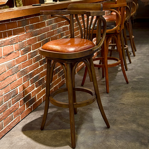 Taburete Alto de Bar Estilo Rústico para Cafetería, Silla de Bar Comercial de Madera Maciza con Reposabrazos y Reposapiés - Product Image 1