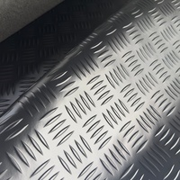 Schnelle Liefer geschwindigkeit Leicht zu reinigendes Bolzen muster Kunden spezifische Farbe Wasserdichter PVC-Teppich für Baustellen Innenhof