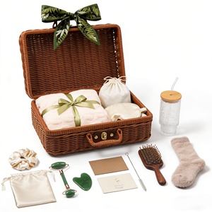 Set Regalo Lunaire <span class=keywords><strong>per</strong></span> Cura Personale con Cesto Intrecciato, Kit Relax SPA, Coperta, Tazza, Pettine, Guasha, Regalo Souvenir <span class=keywords><strong>per</strong></span> Donne - Product Image 1