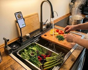 Fregadero de <span class=keywords><strong>Cocina</strong></span> Inteligente con Cascada, Acero Inoxidable 304, Estación de Trabajo Multifunción con Lavavasos y Soporte para Teléfono, Venta al por Mayor OEM ODM - Product Image 5