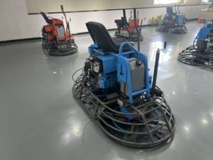 Machine de polissage à double disque à démarrage électrique Truelle électrique de 1 mètre avec moteur à essence de 24 ch Truelle à béton autoportée - Product Image 4