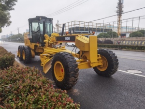 รถเกรดเดอร์ Caterpillar 140H มือสอง พร้อมระบบไฮดรอลิก ควบคุมทิศทางด้วยระบบไฮดรอลิก และอุปกรณ์ขูดถนนครบชุด - Product Image 4