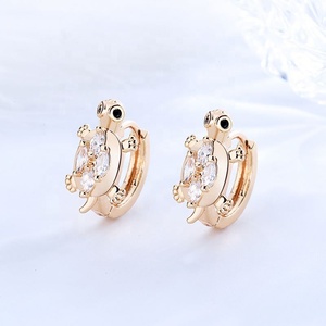 ต่างหูแฟชั่นขายส่ง Oro ต่างหูเพชรคิวบิกเซอร์โคเนียรูปเต่า เครื่องประดับชุบทอง ขายส่งจำนวนมาก ต่างหูแบบห่วง สไตล์ผู้หญิง - Product Image 5