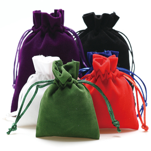 Bijouterie en gros Pochette en velours avec cordon Sac à bijoux cadeau en velours personnalisé avec logo