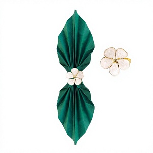 Anneaux de serviette décoratifs pour banquet de mariage, design fleur à cinq pétales, en fer, motif fleur de prunier dorée, durables - Product Image 4