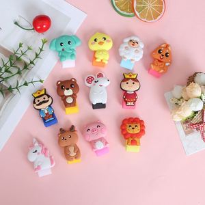 Organizador de botones y broches de PVC de goma suave con diseño de dibujos animados de China para auriculares - Product Image 2
