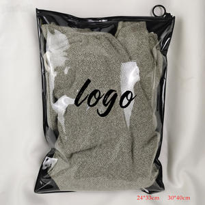 Sacs d'emballage en plastique biodégradable mat et givré personnalisés, sacs à fermeture éclair pour t-shirts, maillots de bain, vêtements avec logo - Product Image 2