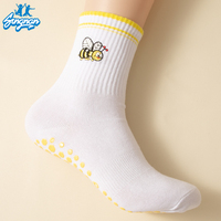 Chaussettes de yoga avec broderie d'abeille et fabricants de coton pour femmes Chaussettes Pilates Grip Chaussettes personnalisées en gros Chaussettes à mi-tube