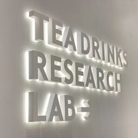 Lettres LED rétroéclairées en acier inoxydable de luxe avec télécommande pour la publicité et la décoration dans les bureaux et les hôtels