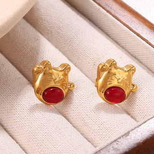 Pendientes de Gato de la Suerte, Chapados en Oro, Aleación de Zinc, Engaste de Bisel Rojo y Verde, Diseño de Dibujos Animados, Regalo para Mujer - Product Image 3