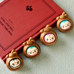 Perles en bois rondes en bois de santal avec visage de dessin animé pour la fabrication de bracelets, cadeau pour la maison ou le bureau - Product Image 2