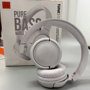 Audífonos Inalámbricos para Juegos Tune <span class=keywords><strong>510BT</strong></span> con Bajos Puros, Cancelación de Ruido Activa y Baja Latencia para DJ, Deportes y Uso con Teléfonos Móviles - Product Image 2