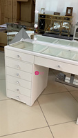 Yicheng Beauté En Gros Chambre Ongles Salon De Beauté Table De Maquillage avec Miroir Blanc Ivoire Lumière Française Coiffeuse De Luxe