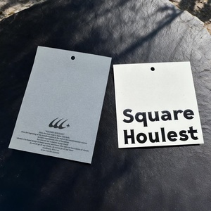 Étiquettes suspendues personnalisées de luxe pour t-shirts avec cordon ciré et épingle de sûreté – Étiquettes volantes pour vêtements, idéales pour votre marque de prêt-à-porter - Product Image 1