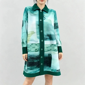 Abito Plissettato Chic 2026 con Stampa Paesaggistica, Trench Cardigan Bivalente, <span class=keywords><strong>Vestito</strong></span> <span class=keywords><strong>Lungo</strong></span> Stile Camicia con Stampa Scenografica, Plissettatura Miyake - Product Image 2