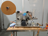 Machine d'étiquetage semi-automatique à fonctionnement simple pour bouteilles plates avec codeur de date