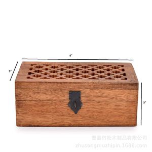 Boîte à bijoux en bois ajourée de style chinois avec couvercle en treillis et fermoir métallique pour le rangement et la présentation - Product Image 5