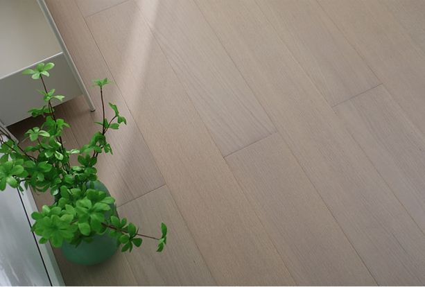 สีเทาอ่อนสีไม้