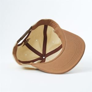 Gorra de 5 Paneles Sin Estructura de Alta Calidad con Logotipos Bordados Personalizados, Banda Absorbente y Cinta Interior de Alta Calidad - Product Image 5
