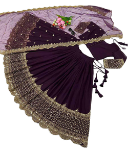 Elegante Conjunto de Lehenga Choli de Algodón Banarasi para Fiestas con Bordados Intrincados y Adornos de Piedras para una Belleza Etérea - Product Image 1