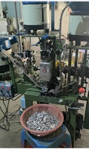 Nút Mặt Lắp Ráp Với Hai Đĩa Rung Máy Làm Nút Denim Kim Loại, Máy Lắp Ráp Nút - Product Image 2