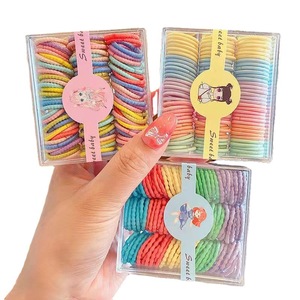 Venta al por mayor de lazos coloridos para el cabello para niños, 90 Uds., diadema elástica de goma empaquetada en caja, accesorios para el cabello de niña pequeña - Product Image 3