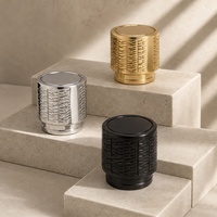 Bouchon de flacon de parfum en Zamak texturé évasé de 4 mm avec paillettes, antidérapant, à relief ciselé, fermeture à sertir pour emballage de liquides cosmétiques