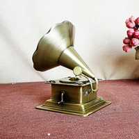 Modèle de Gramophone Antique Figurine Vintage Record Player Prop pour Home Office Club Bar Decor Retro Metal Phonograph Gift Idea