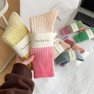 Calcetines <span class=keywords><strong>de</strong></span> lana estilo japonés Jingwen OEM, cálidos y gruesos para invierno, con efecto tie-dye degradado, calcetines holgados con ribetes para <span class=keywords><strong>botas</strong></span>. - Product Image 3
