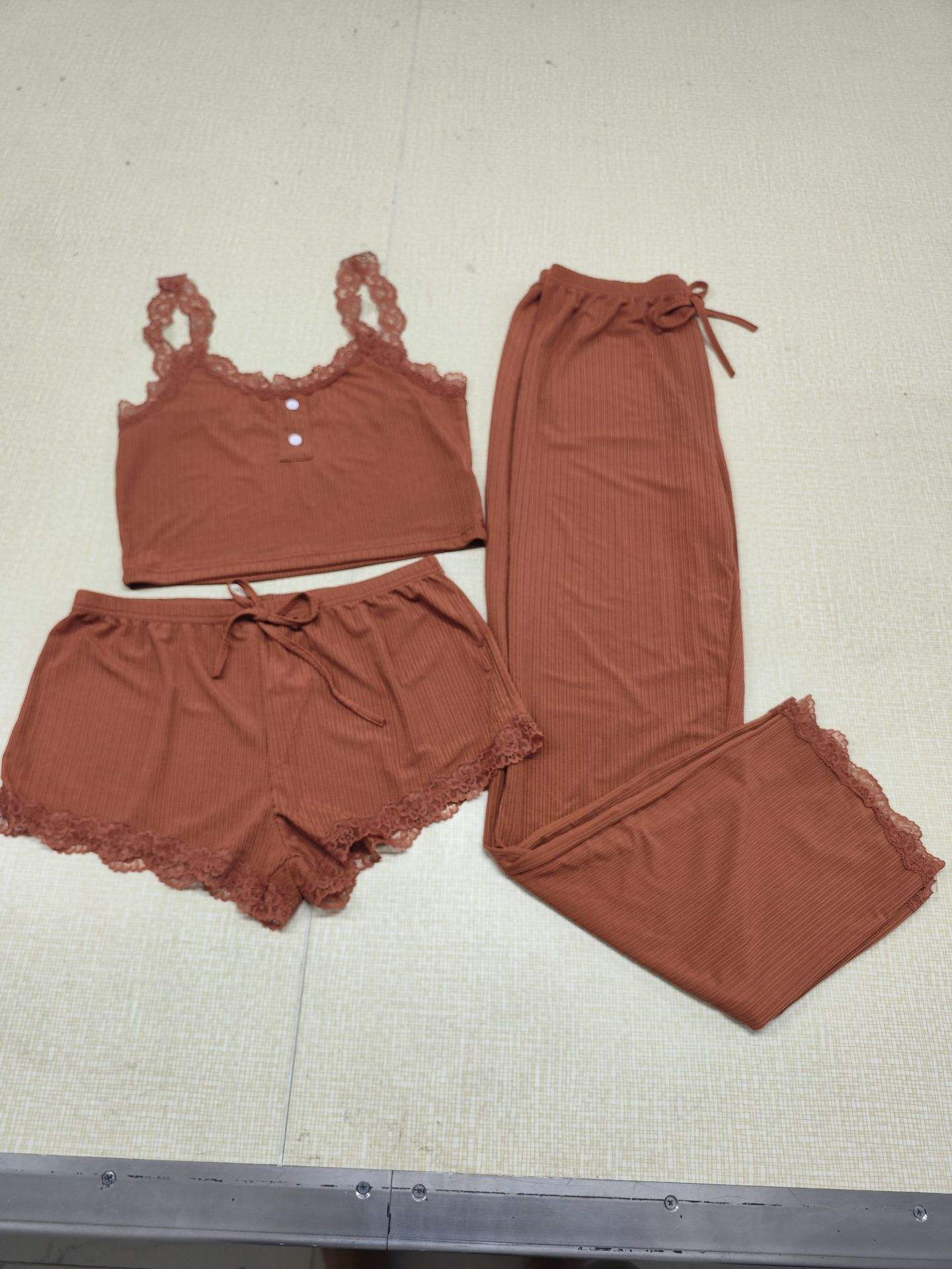 สีน้ำตาล