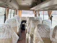 Bus de tourisme d'occasion Toyota Coaster 28 places avec documents complets pour le Congo, le Nigéria et le Ghana