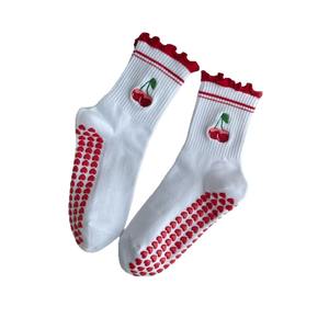Chaussettes de Pilates antidérapantes pour femmes, chaussettes de yoga <span class=keywords><strong>à</strong></span> volants, chaussettes mi-hautes avec motif brodé et grip, cadeau idéal pour le travail et la danse - Product Image 2