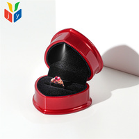 Boîte à bijoux personnalisée en forme de cœur avec lumière LED, doublure en velours rouge rose, boîte cadeau en laque piano pour alliance de mariage