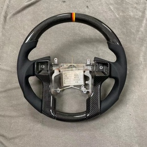 Volant en cuir en fibre de carbone de haute qualité, design sportif, ajustement parfait pour Toyota Supra, style course avec surpiqûres rouges - Product Image 4