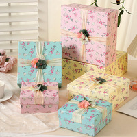 Coffret cadeau haut de gamme avec couvercle de forme carrée, orné de fleurs, cadeau d'anniversaire pour une fille, boîte d'emballage de parfum, boîte vide