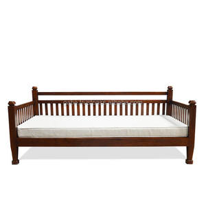 Canapé-lit inclinable en bois de teck massif, avec un design à lattes et des coussins moelleux, idéal pour les configurations sectionnelles confortables dans le salon. - Product Image 3