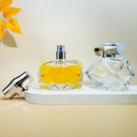 Bouteille de parfum de luxe en verre avec logo personnalisé 70ml/50ml en forme de cylindre de pulvérisateur à pompe pour emballage de diffuseur Application d'eau bouillante