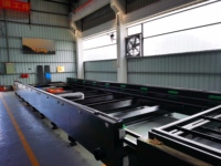 Machine de découpe laser à fibre automatique 8325 avec grande table de travail pour tôles métalliques (laiton, aluminium, acier au carbone) avec commande CNC