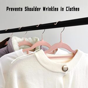 Vente en gros usine Cintres personnalisés en velours marron floqué antidérapants pour manteaux et vêtements avec logo - Product Image 4