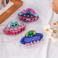 Yeni tasarım benzersiz komik karikatür Anime serisi plastik 9cm Alien uzay gemisi Ufo şekli desenli saç pençe klip kızlar için şapkalar