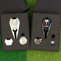 Coffret Cadeau de Golf Personnalisé en Alliage de Zinc et Fer avec Outils de Repositionnement du Tee, Marqueurs de Balle, Clip de Chapeau de Golf - Accessoires de Golf Portables (Couleur Personnalisée) JY