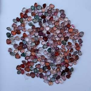 Espinela birmana natural caliente bellamente cortada disponible en piedras preciosas de espinela birmana natural en forma de corazón multicolor - Product Image 1