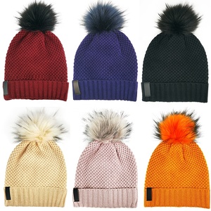 Bonnet en <span class=keywords><strong>laine</strong></span> mérinos <span class=keywords><strong>polaire</strong></span> tricoté avec pompon pour enfants – Vente en gros personnalisée – Bonnets d'hiver pour garçons et bébés – Chapeaux noirs pour enfants - Product Image 2
