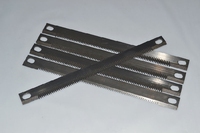 Vente en gros de couteau à dents cassées à point de coupe de film lame dentelée automatique lame à dents